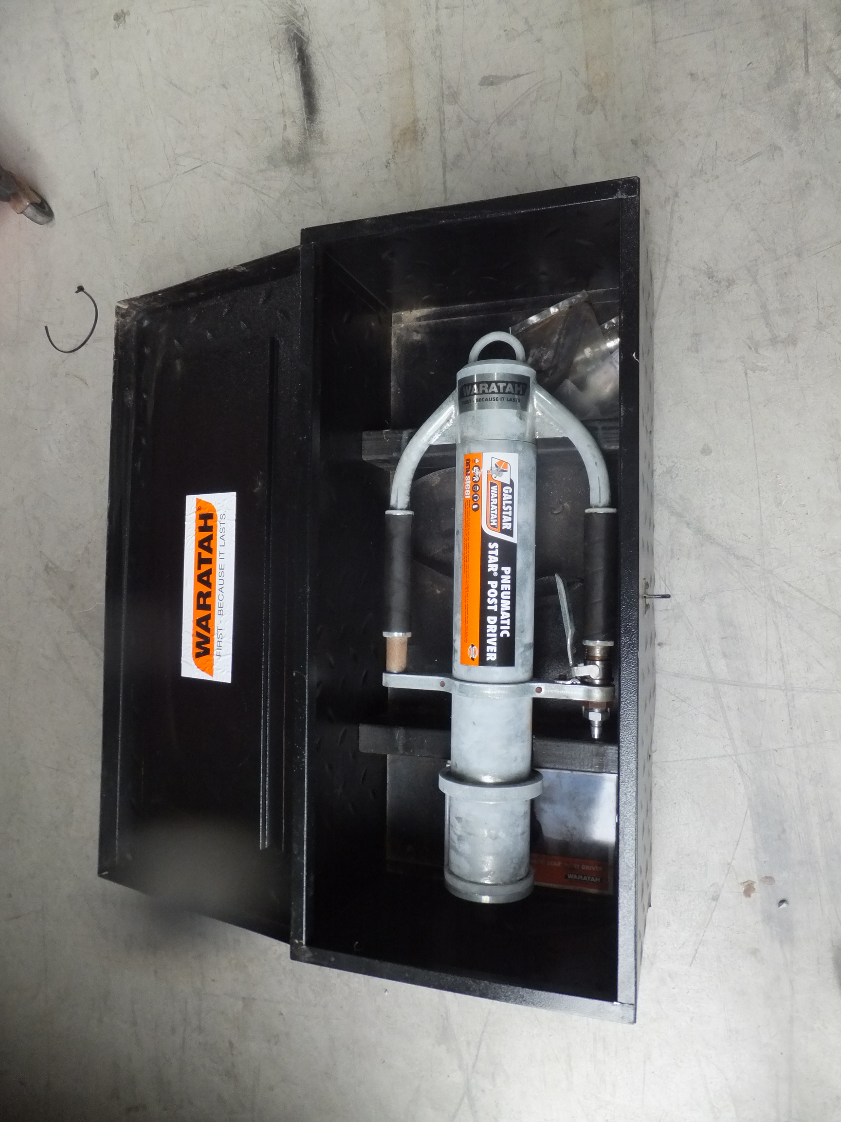 WARATAH PNEUMATIC STAR POST DRIVER IN ORIGINAL BOX NEVER USED